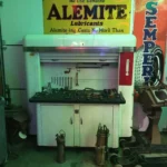 Etabli ALEMITE dans un atelier (© servicemerchandisers.com)