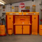 Etablie Alemite et équipement d'atelier aux couleurs Shell (© servicemerchandisers.com)