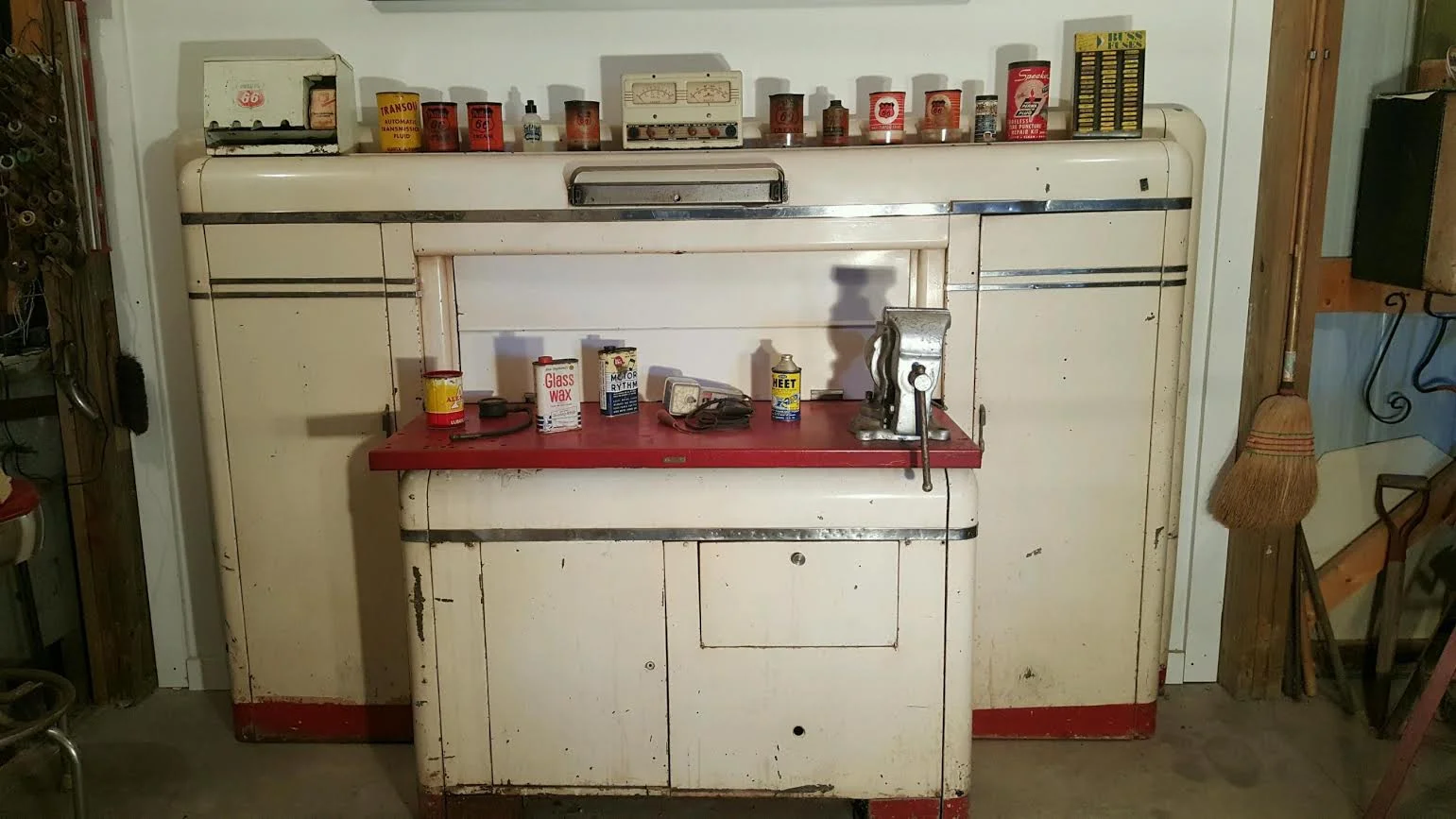 Etablie Lincoln (1940-1945) (© servicemerchandisers.com)