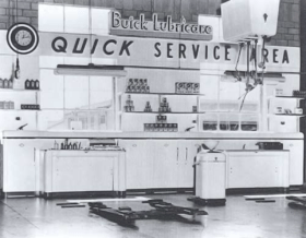 Atelier "Buick Lubricare", avec établi Shure (© servicemerchandisers.com)